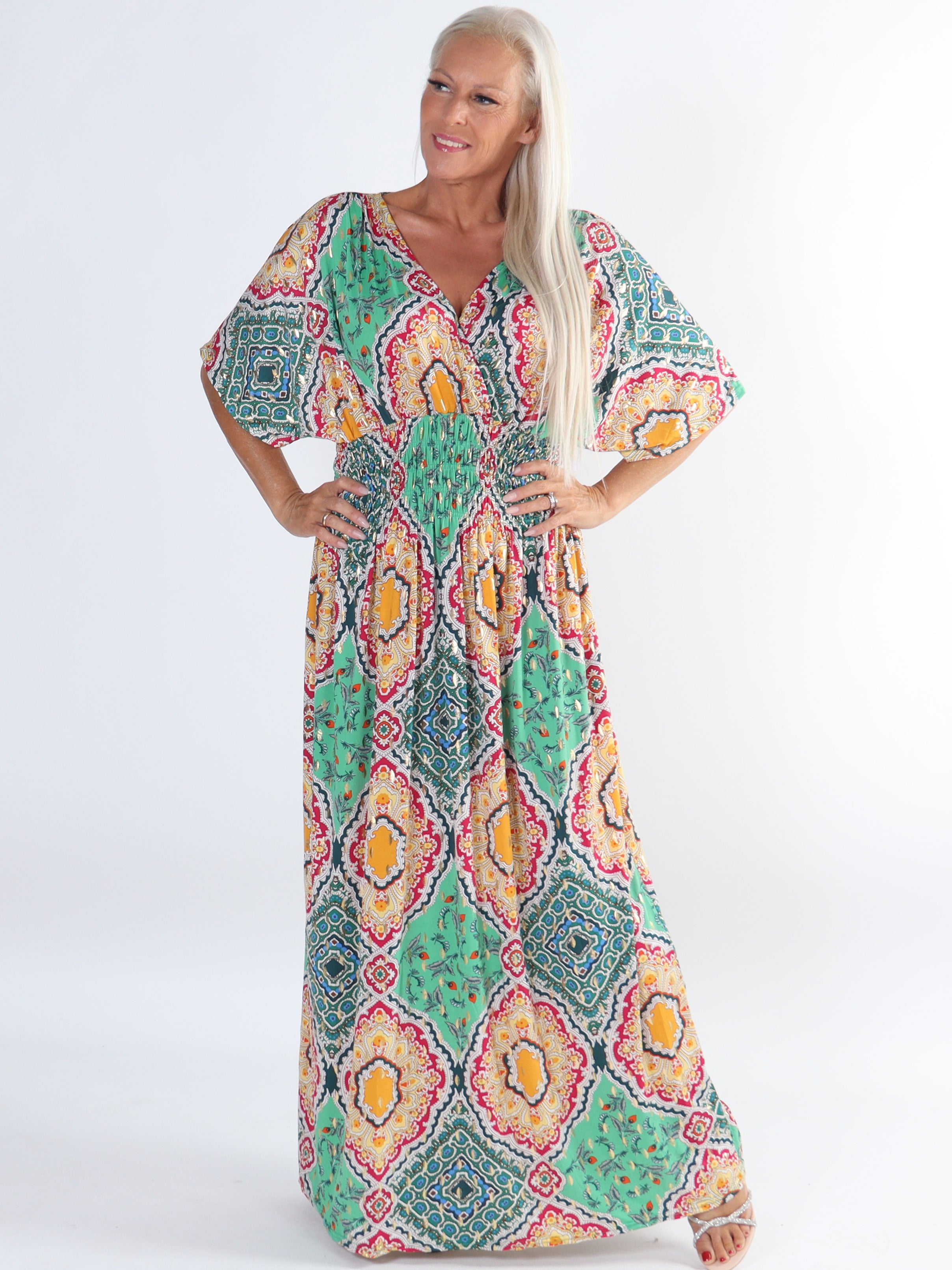 Pams Multi - Lång elastisk plus size klänning i skrynkelfritt tyg